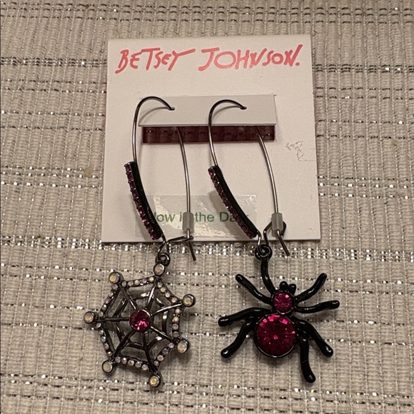 Betsey Johnson Glow in the Dark 
Faux Stone Spider Web Mismatch Dangle Earrings - Picture 1 of 9